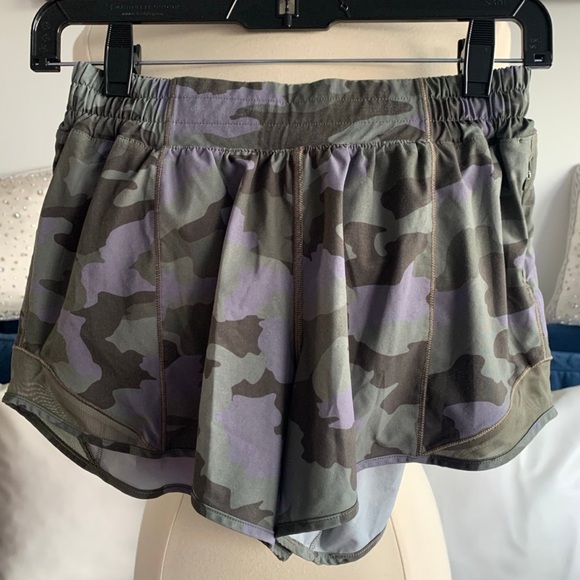 Lululemon Hotty Hot Shorts in Camo Dusky Lavender - Picture 5 of 8
